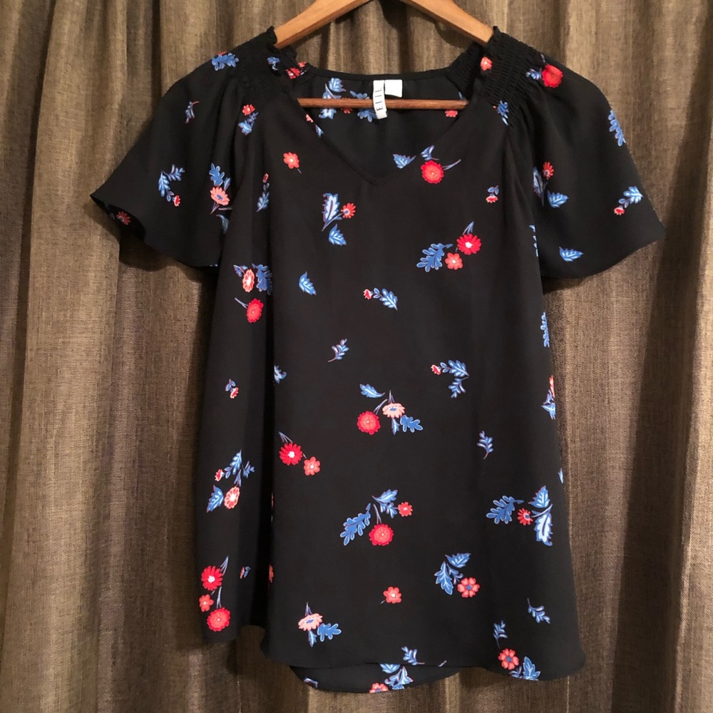 💙Elle Smocked Blouse - XS - Black Floral 💙